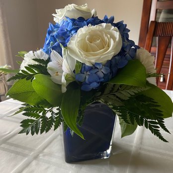 Hohman Floral - Beautiful centerpiece! - Florists Near Me - Hammond, Indiana