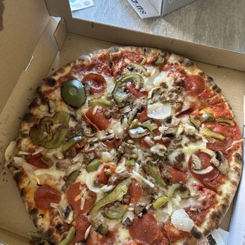 Vig Deli - One of our favorites, Vig pizza. Sooo good! Also recommend clam chowder, onion rings, nachos, Cobb salad. - Delis Near Me - Henderson, Nevada