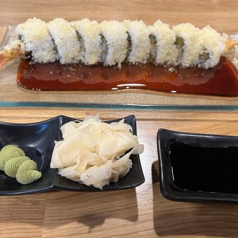 I Luv Sushi Too - Artistic crunchy roll. Please pay attention to the wasabi art. It is absolutely exquisite! - Sushi Bars Near Me - Orange, California I Luv Sushi Too - Artistic crunchy roll. Please pay attention to the wasabi art. It is absolutely exquisite! - Sushi Bars Near Me - Orange, California