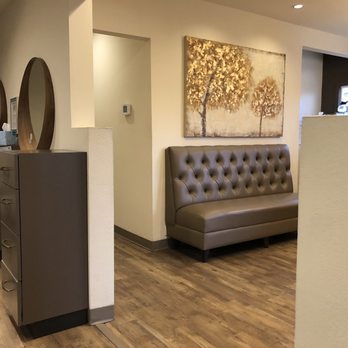 Pepper's Salon - Other half of waiting area - Hair Salons Near Me - Puyallup, Washington Pepper's Salon - Other half of waiting area - Hair Salons Near Me - Puyallup, Washington