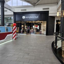 Sunglass Hut - The front