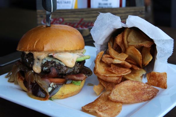 COLD BEERS & CHEESEBURGERS - Updated May 2025 - 382 Photos & 341 ...