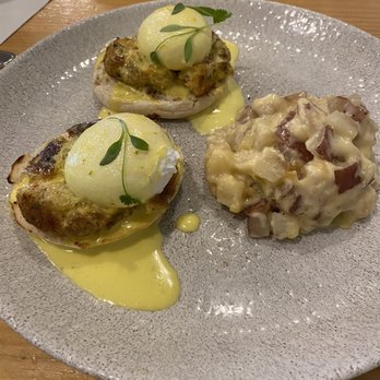 Olivia's Cafe - Crab eggs Benedict - New American Near Me - Lake Buena Vista, Florida