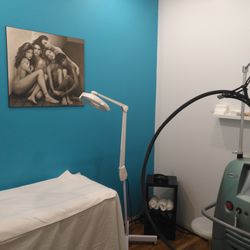 BeautyWorks - Cellulite Solutions & Anti-Aging Laser Clinic - Laser Photo-facial & Laser Hair Removal Room: Fast, effective and Safe