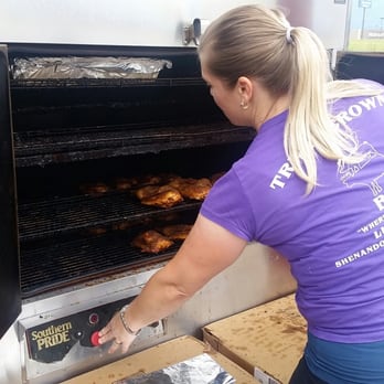Triple Crown BBQ - Barbeque Near Me - Luray, Virginia Triple Crown BBQ - Barbeque Near Me - Luray, Virginia