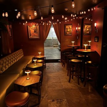 Swizzle Rum Bar & Drinkery - Cocktail Bars Near Me - Miami Beach, Florida