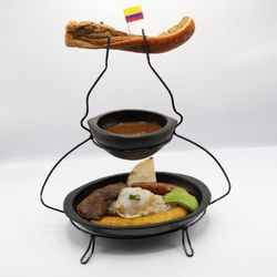 Delicias Mar Y Tierra - Bandeja Paisa