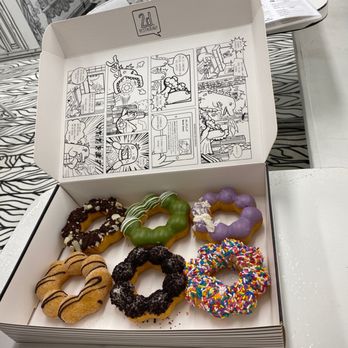 2d Restaurant - Half dozen box - Donuts Near Me - Chicago, Illinois