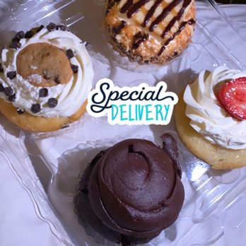 Molly’s Cupcakes - Desserts Near Me - Chicago, Illinois