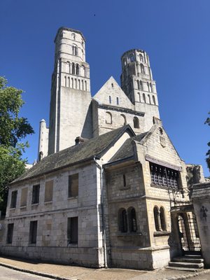 Abbaye de Jumièges by null