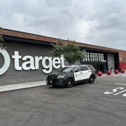 9/19/24 You know you're in the 'hood when there's a squad car on standby at the front 9/19/24 You know you're in the 'hood when there's a squad car on standby at the front