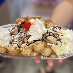 Sweet Aroma - Our chocolate pecan bubble waffle