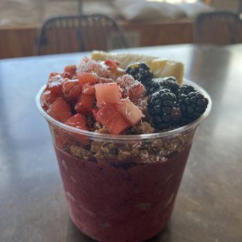 Hello Juice - The OG Acai Smoothie Bowl - really good - Juice Bars & Smoothies Near Me - St. Louis, Missouri