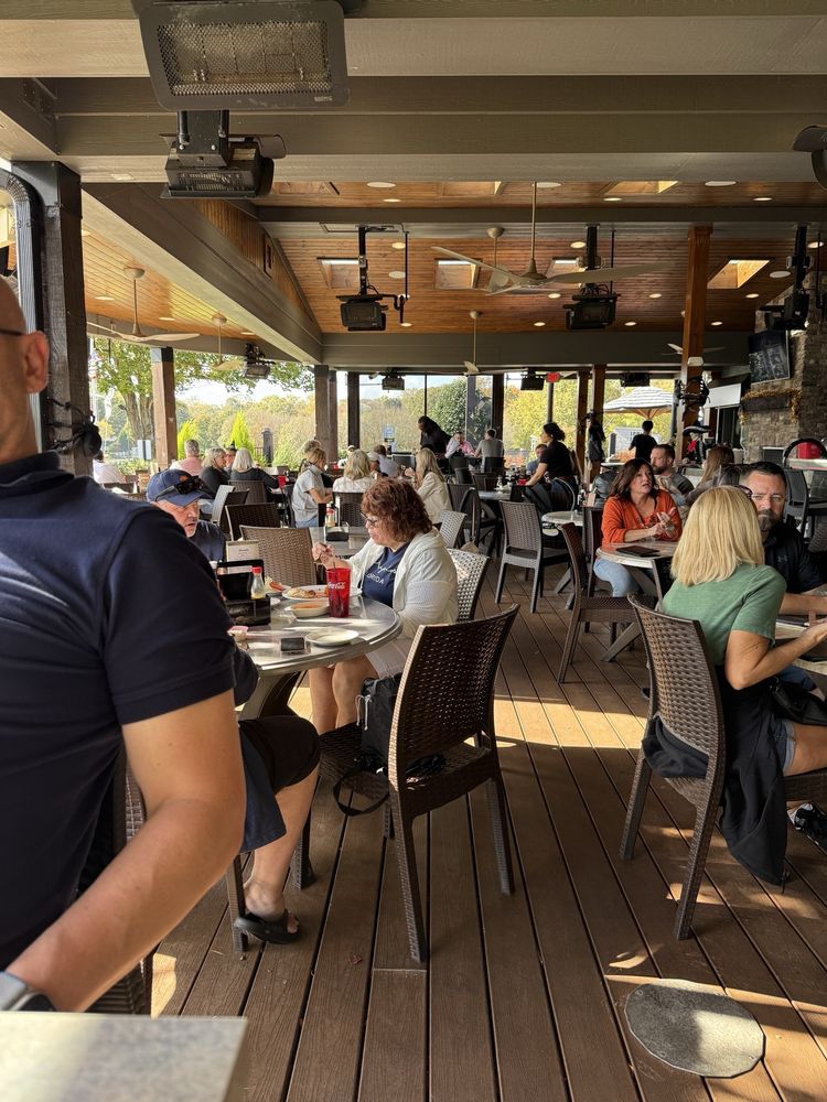 Eddie's on Lake Norman