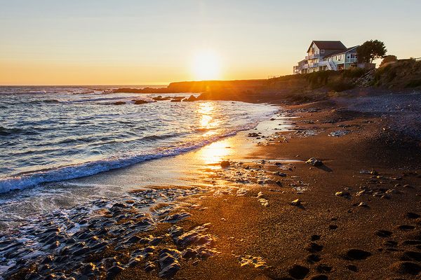 The Tides Inn by null