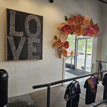 Orange Cup Side Hustle - Front door. The vibe is so happy. - Coffee & Tea Near Me - Galesburg, Illinois Orange Cup Side Hustle - Front door. The vibe is so happy. - Coffee & Tea Near Me - Galesburg, Illinois