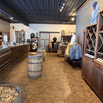Carlos Creek Winery - Inside by the bar and gifts - Wineries Near Me - Alexandria, Minnesota Carlos Creek Winery - Inside by the bar and gifts - Wineries Near Me - Alexandria, Minnesota