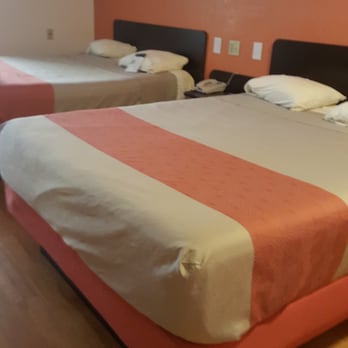 Motel 6 - Queen beds...awesome colors - Hotels Near Me - Cookeville, Tennessee Motel 6 - Queen beds...awesome colors - Hotels Near Me - Cookeville, Tennessee