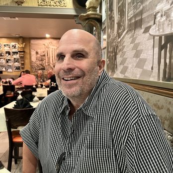 Giovanni's Ristorante - Happy - Italian Near Me - Miami, Florida