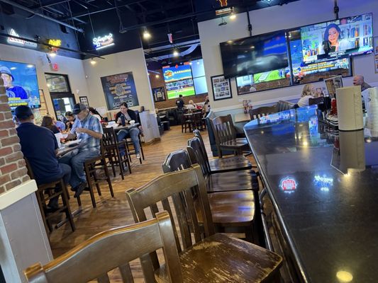 Pluckers Wing Bar by null