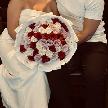 Bordo Flowers - Idk if you'd be able to see our bodies with the 100 roses lul - Floral Designers Near Me - Chicago, Illinois