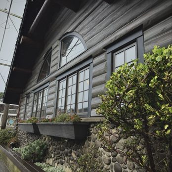 Oros Fireside Restaurant - Outside of restaurant - American Near Me - Cannon Beach, Oregon