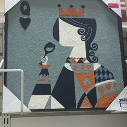 HomeGoods - Minimalist queen of hearts canvas Taken 11/17/2021