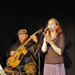 Focal Point - Maggie (River Rats) singing sweet songs