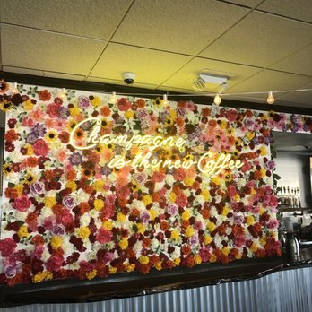 Zisters - Cute accent wall - Breakfast & Brunch Near Me - Elm Grove, Wisconsin Zisters - Cute accent wall - Breakfast & Brunch Near Me - Elm Grove, Wisconsin