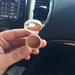 The tiniest amount of foundation in this sample...how am I suppose to do my entire face with this to gain an opinion on it lol smh all bad