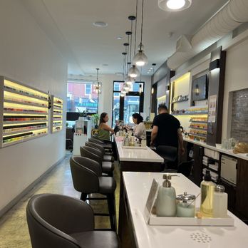 Upbeat Beauty Bar - Clean, modern interior - Nail Salons Near Me - Brooklyn, New York Upbeat Beauty Bar - Clean, modern interior - Nail Salons Near Me - Brooklyn, New York