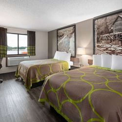 Super 8 by Wyndham Summersville - Guest room