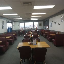 Dales Grub N' Pub - Dining area!