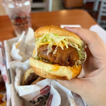 Savvy Sliders - Fresh English Cod Slider - New American Near Me - Columbus, Ohio