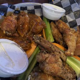 Taster Wings (left to right): Murphy McGee, Honey Old Bay, Jerk
