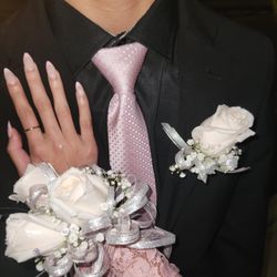 Flower Genie - Corsage and boutonnière for homecoming dance