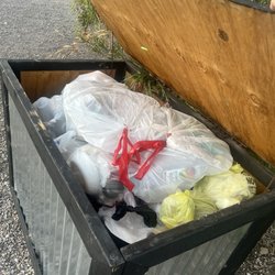 RJ RV Park - Typical day with overflowing rotten trash in the heat