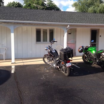 Colonial Motel - Hotels Near Me - North East, Pennsylvania