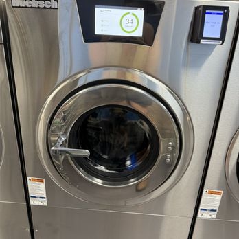Bubbles LaundryRoom - Laundromat Near Me - Cypress, California