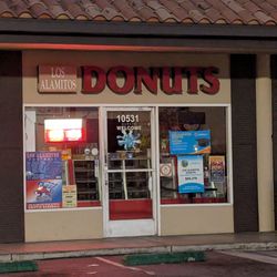 Alamitos Donuts - Storefront
