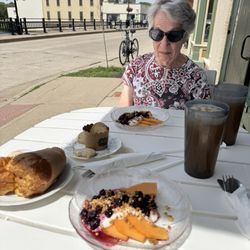 Cottage Tearoom & Fare - Fruit plate and iced tea