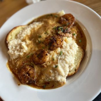 Vicious Biscuit - Shrimp & Grits Sans Bacon Crumbles - Breakfast & Brunch Near Me - Neptune Beach, Florida
