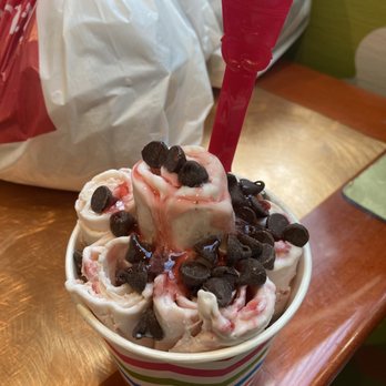 Sky Roll Ice Cream - Strawberry banana rolls, strawberry syrup and chocolate chips. My sister's choice - Ice Cream & Frozen Yogurt Near Me - Santa Ana, California