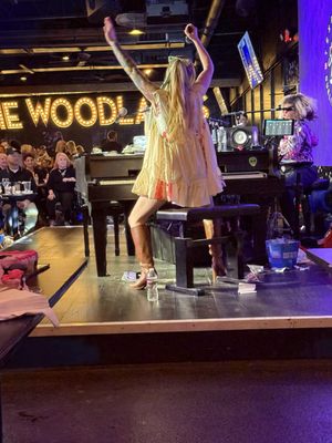 Two Tones Dueling Piano Bar by null