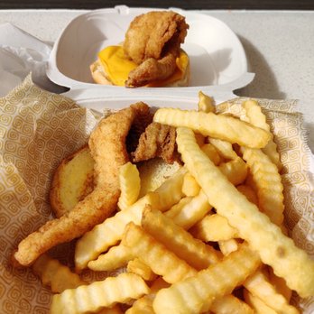 Showmars - Charlotte - Fish sandwich and fries - Salad Near Me - Charlotte, North Carolina Showmars - Charlotte - Fish sandwich and fries - Salad Near Me - Charlotte, North Carolina