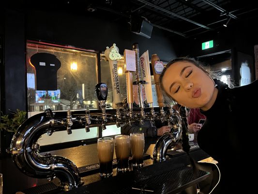 Carbon Bar and Grill by null