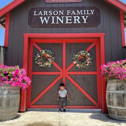 Larson Family Winery - Great photo area to do group photos at. Located outside the winery.