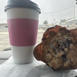 Oh So Sweet Bakery & Cafe - Vanilla bean latte and blueberry muffin