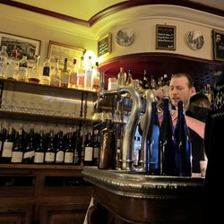 Le Temps des Cerises - The bar... good selection of wine & beer.
