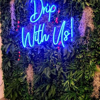 Moov - Amazing neon sign in lobby - IV Hydration Near Me - Los Angeles, California